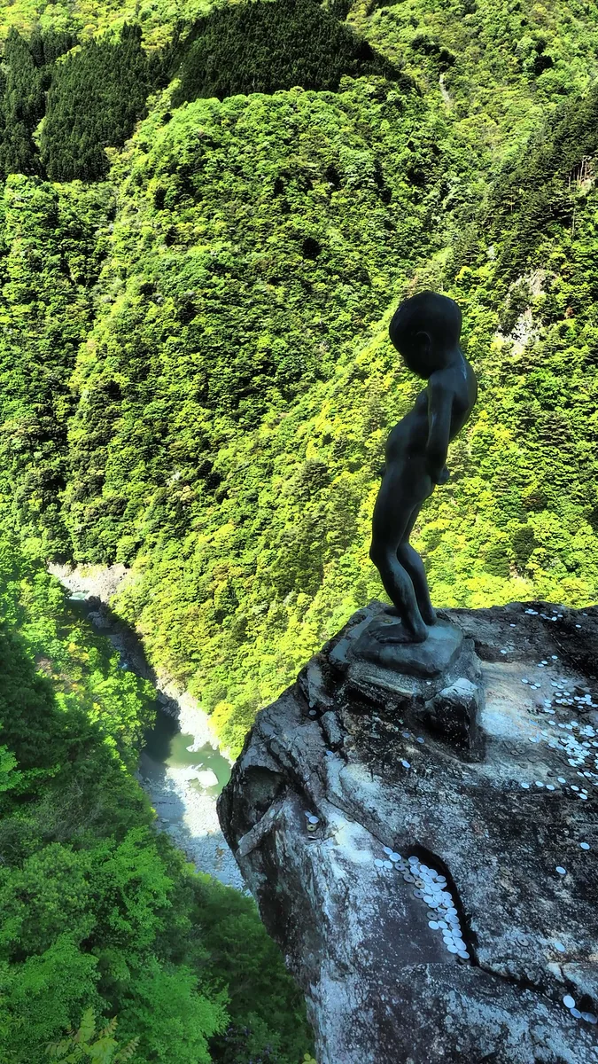 投稿写真：祖谷峡谷　崖っぷちの小便小僧