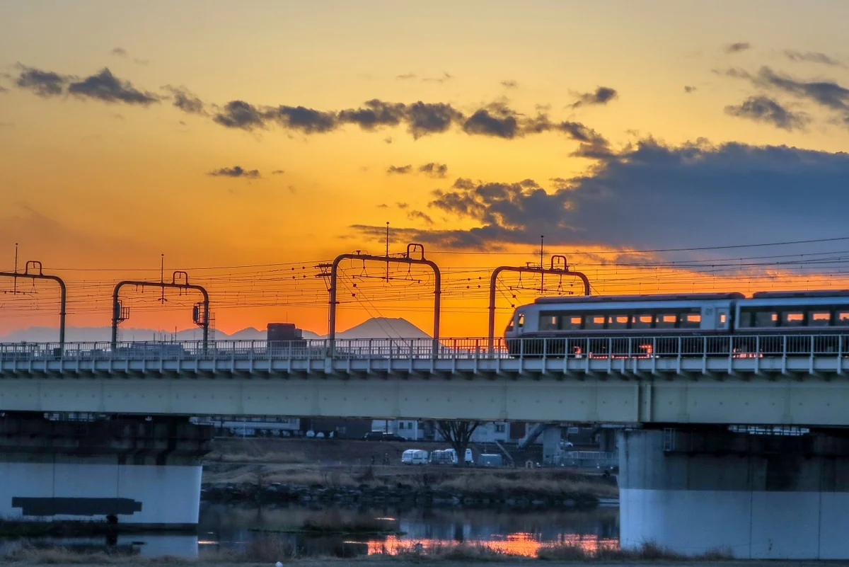投稿写真：夕富士と小田急ロマンスカー