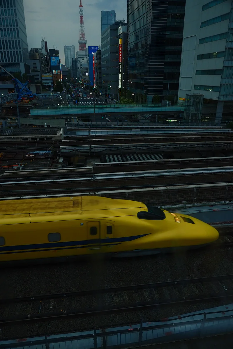 投稿写真：夕暮れ時　東京タワーとドクターイエロー