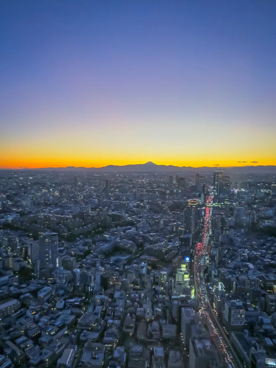 投稿写真：夕焼けグラデーションと首都高