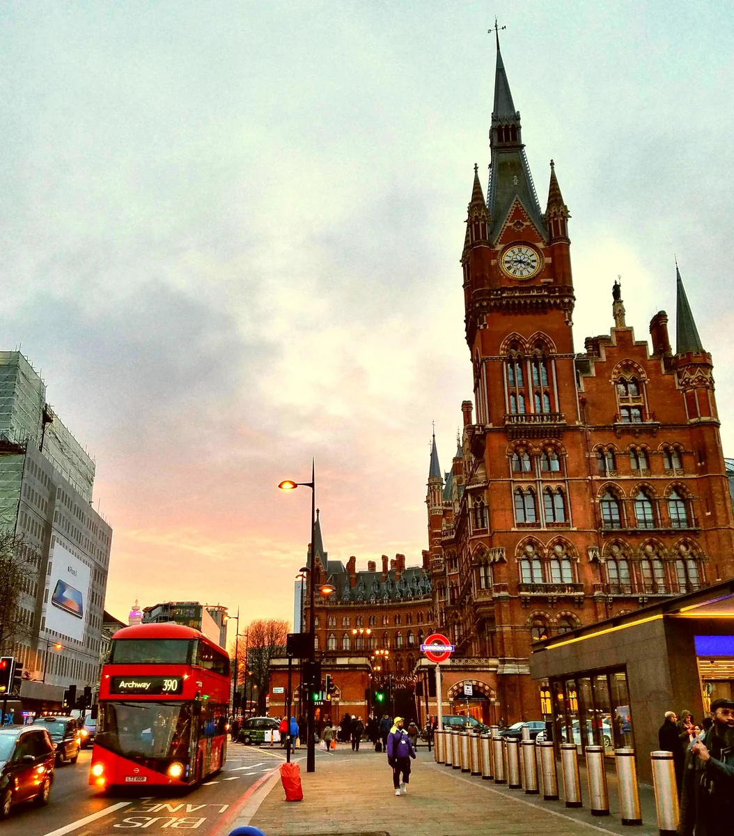 投稿写真：ロンドン　セントパンクラス駅の夕暮れ