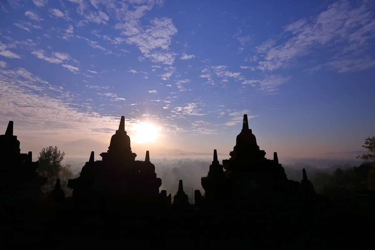 投稿写真：朝焼け朝もやのボロブドゥール