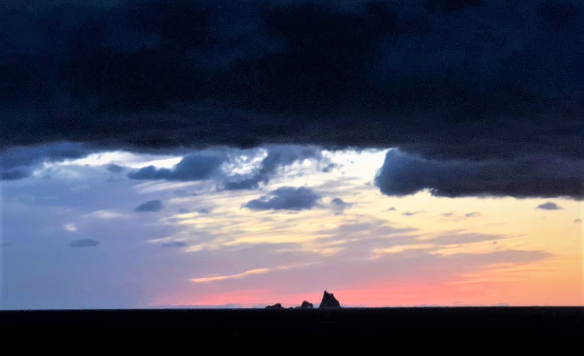 投稿写真：海と雲に挟まれた色