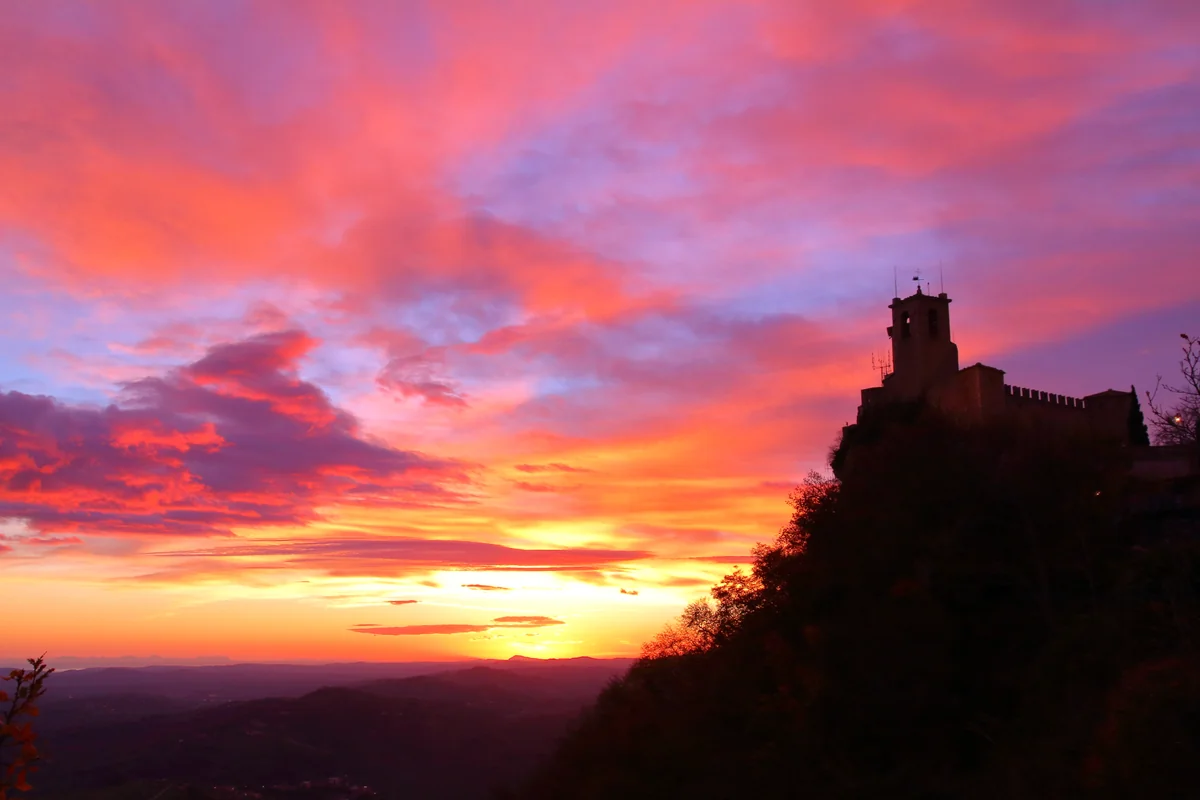投稿写真：ロッカ・グアイタの朝焼け