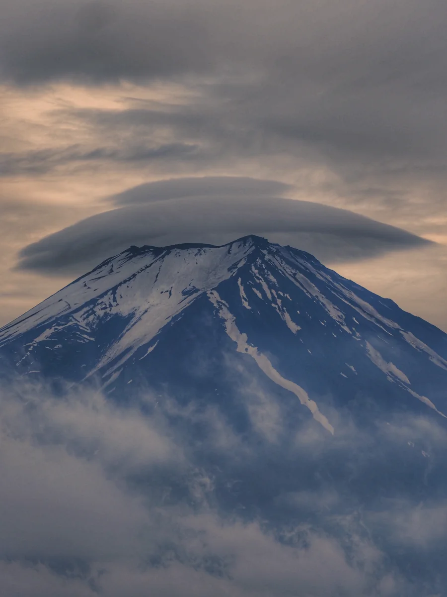 投稿写真：富士山と笠雲