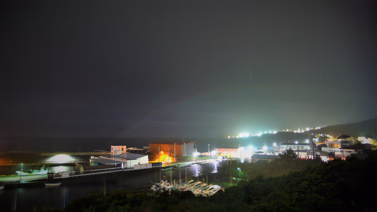 投稿写真：ＮｉｇｈｔＲａｉｎｂｏｗ（夜の虹）