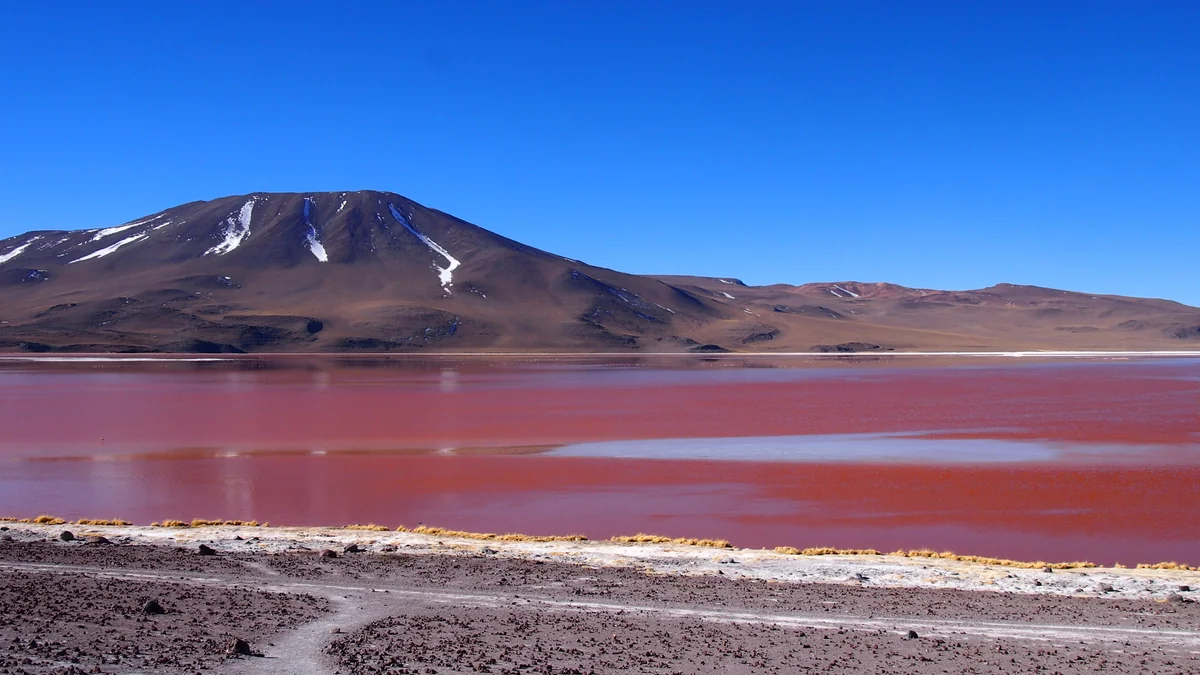 投稿写真：真っ赤な湖