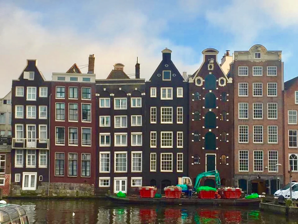 投稿写真：歪んだ家