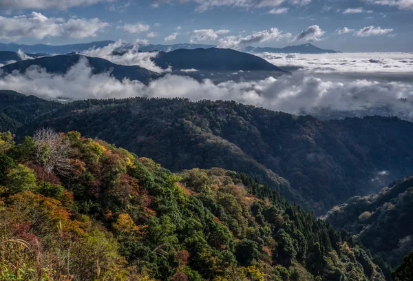 投稿：暮秋奥琵琶湖の紅葉と雲海