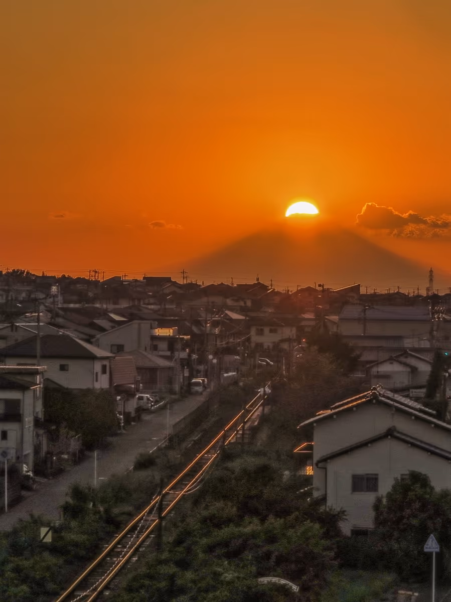 投稿写真：ダイヤモンド富士と鉄路