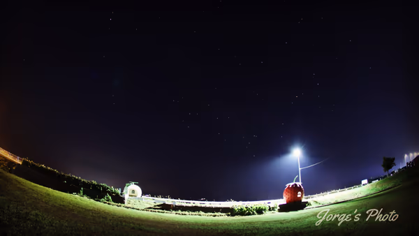 投稿：フルーツバス停と星空