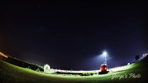投稿：フルーツバス停と星空
