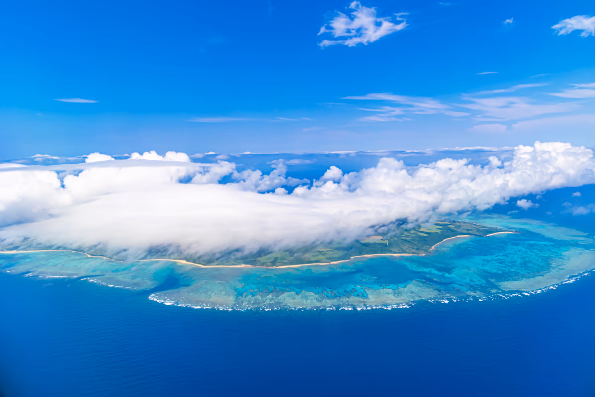 投稿写真：石垣島、サンゴ礁、機内より