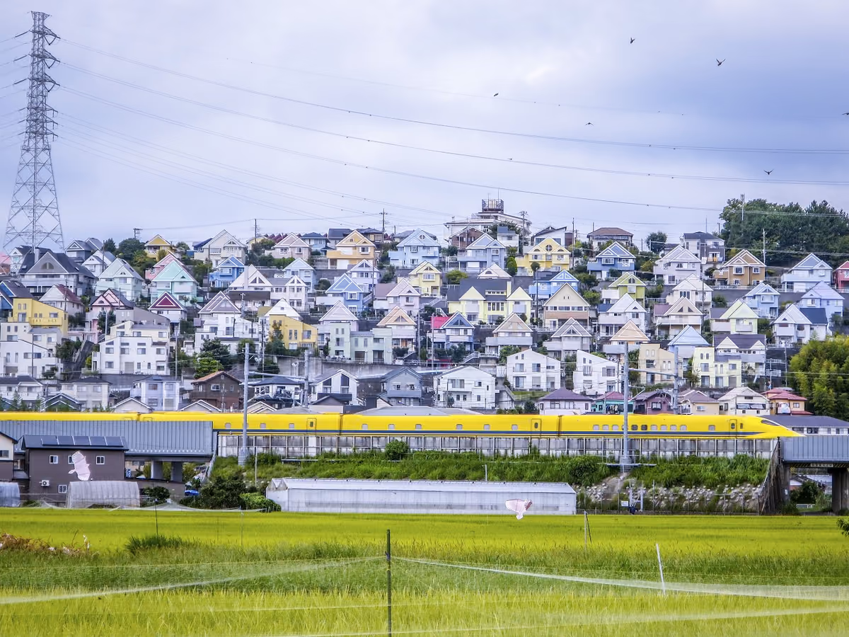 投稿写真：日向岡住宅とドクターイエロー