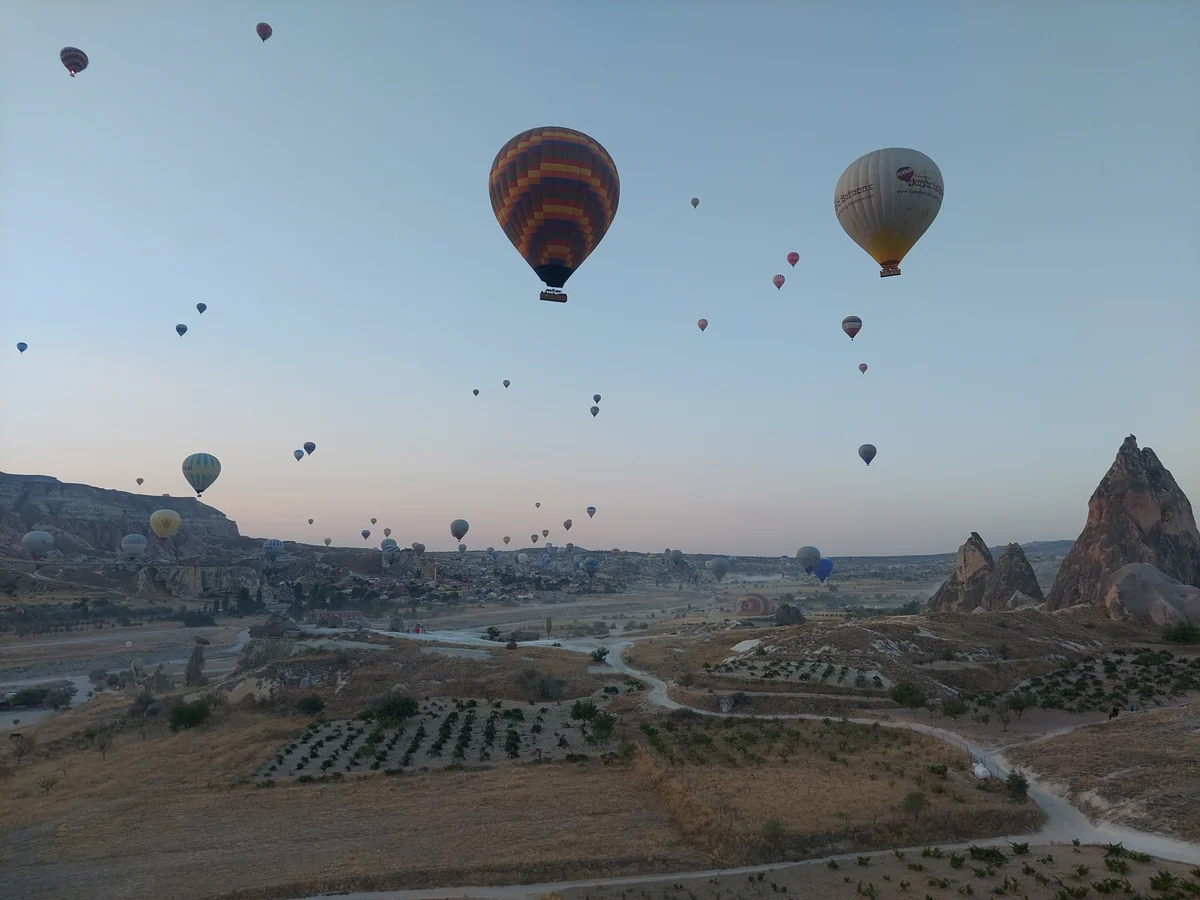 投稿写真：夜明前の気球