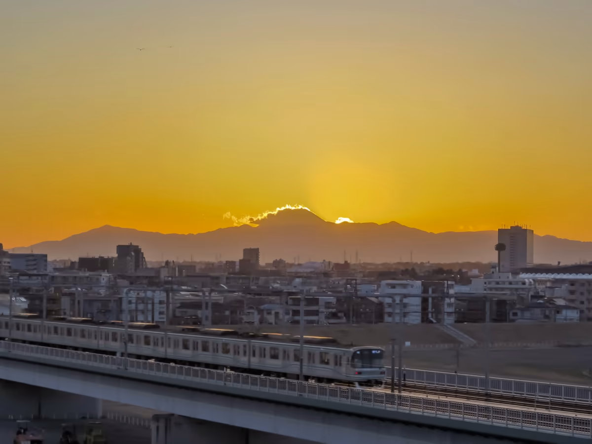 投稿写真：夕富士とメトロ電車