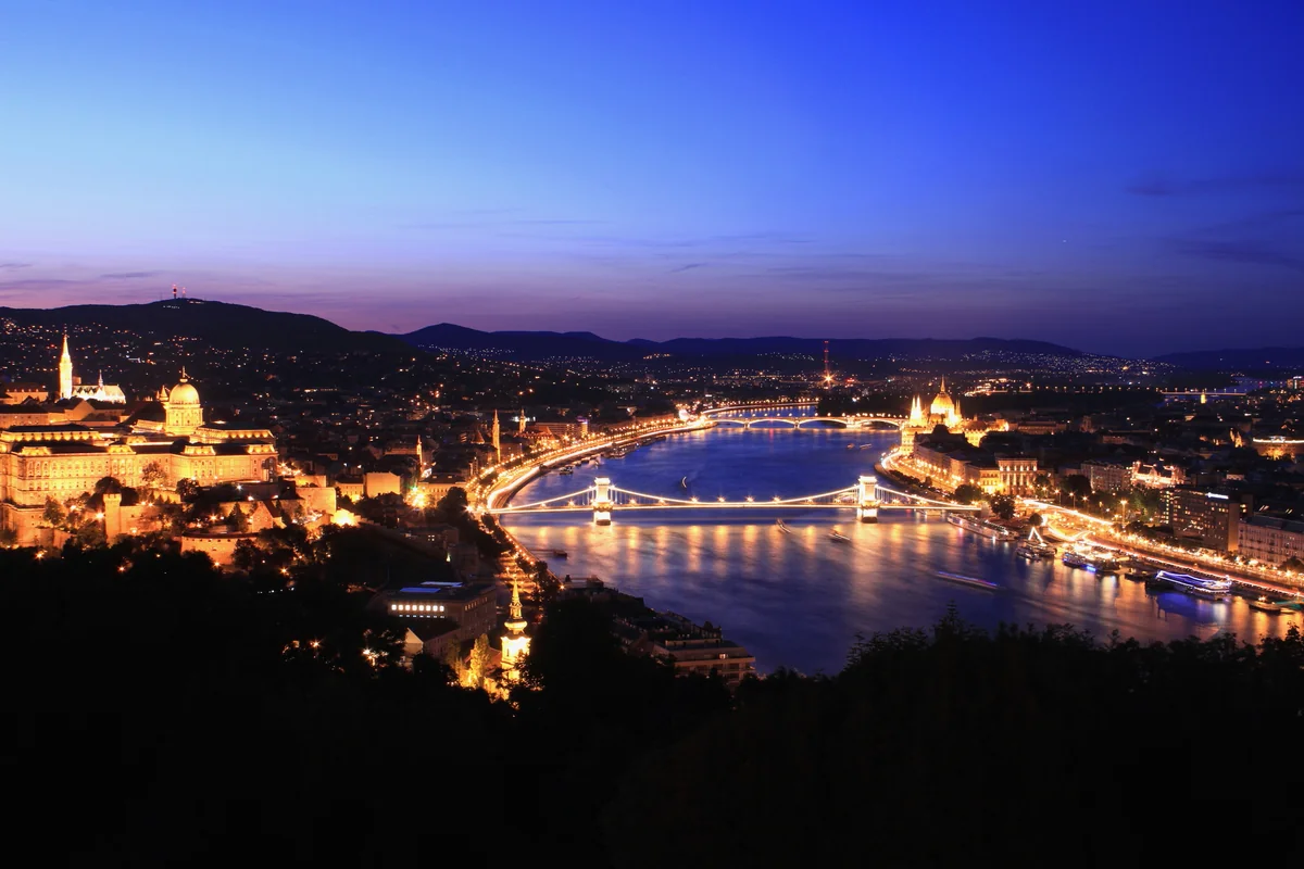 投稿写真：ゲッレールト山から眺めるブダペストの夜景