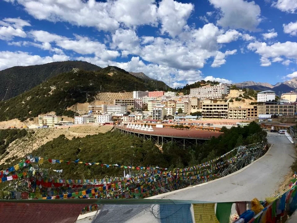 投稿写真：チベット寺院飛来寺の集落 雲南省徳欽県