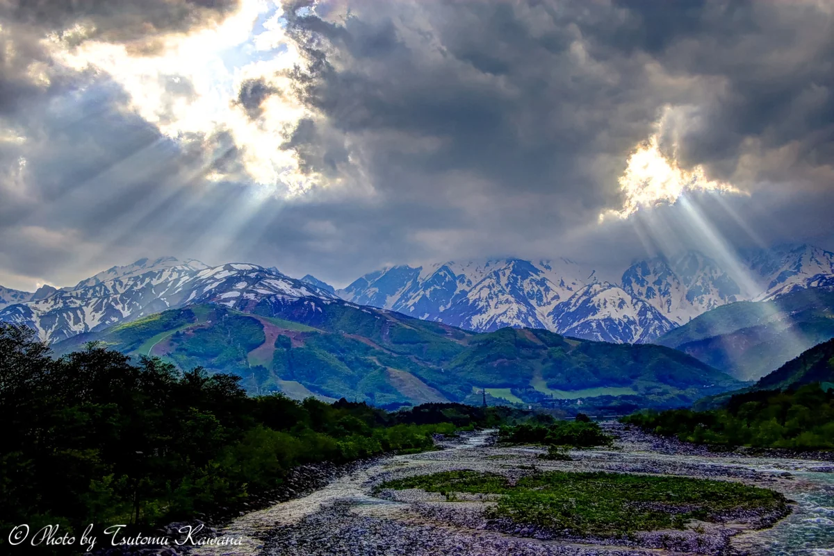 投稿写真：北アルプスに舞い降りる天使の光