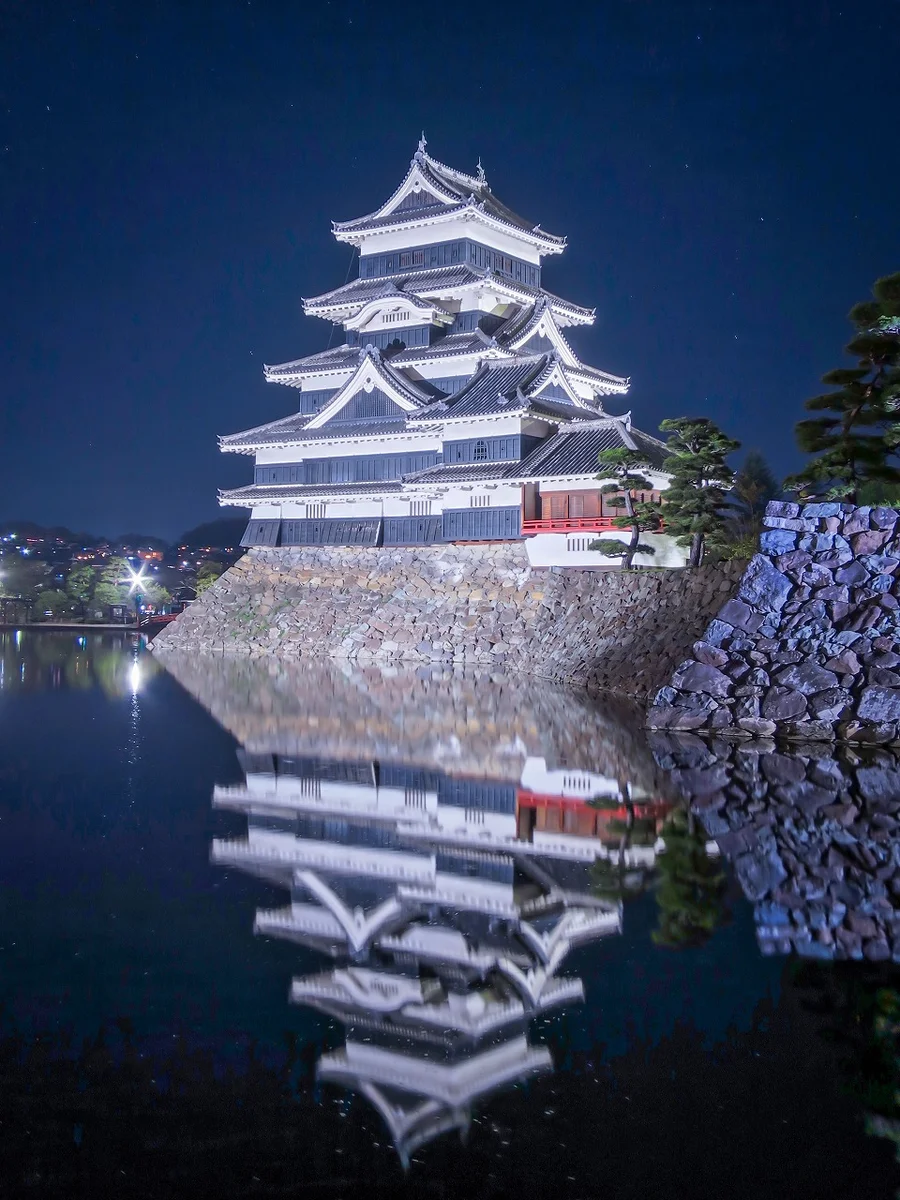 投稿写真：夜の松本城リフレクション③