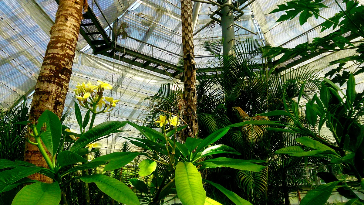 投稿写真：八角ドーム型植物園