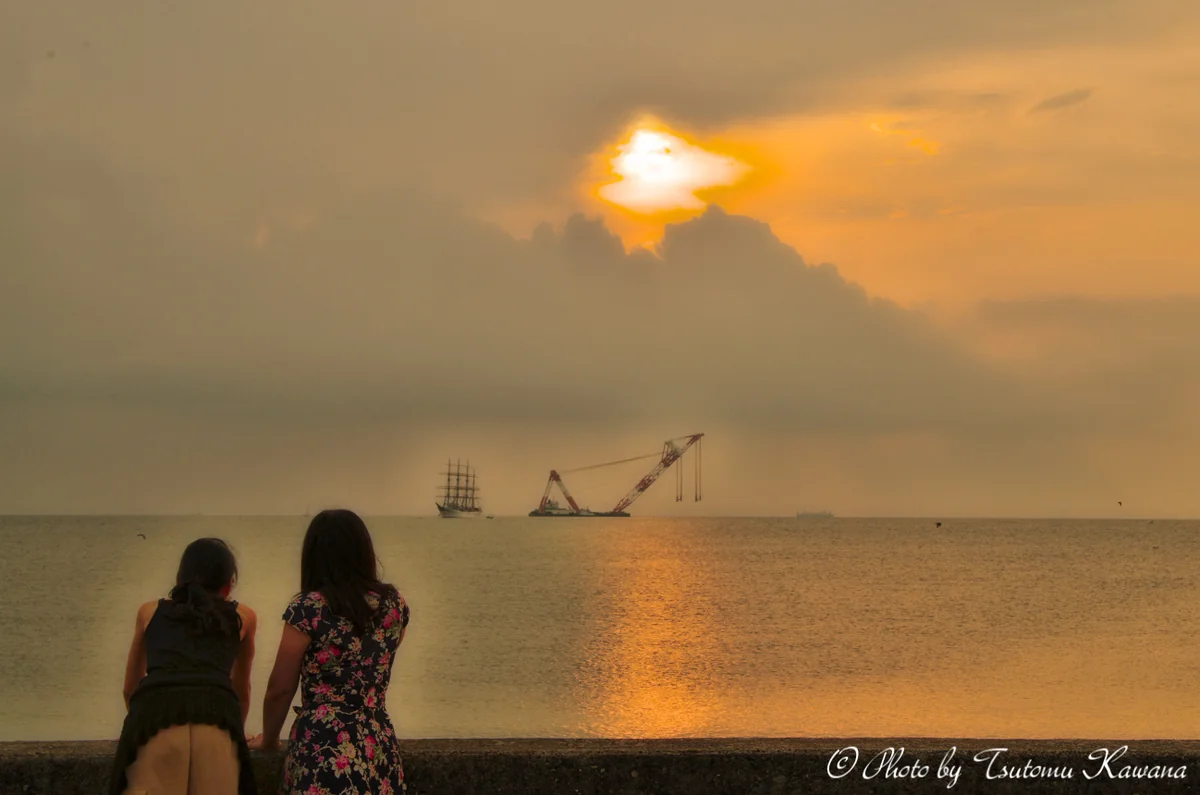投稿写真：黄昏の夕空眺める後姿～♪