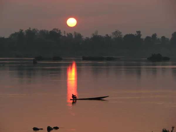 投稿：メコンの朝日