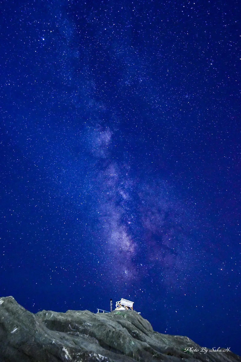 投稿写真：天空のベンチに降り注ぐ天の川