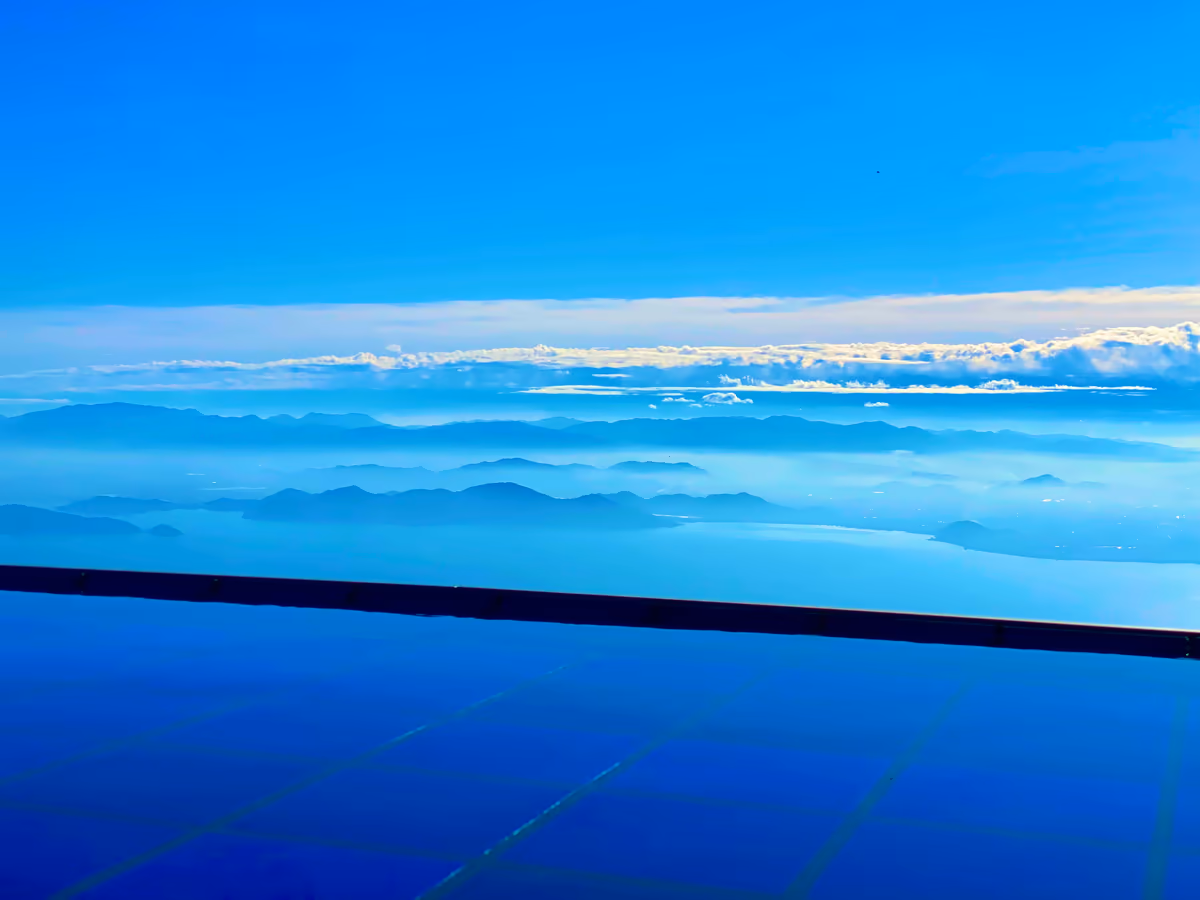 投稿写真：空と水と雲と