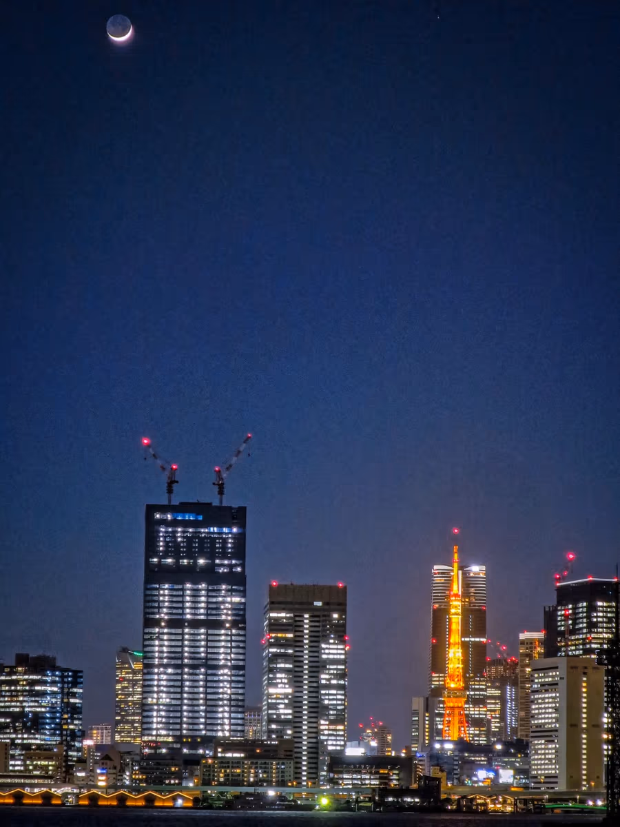 投稿写真：ブルーモーメント東京タワー&麻布台ヒルズと三日月