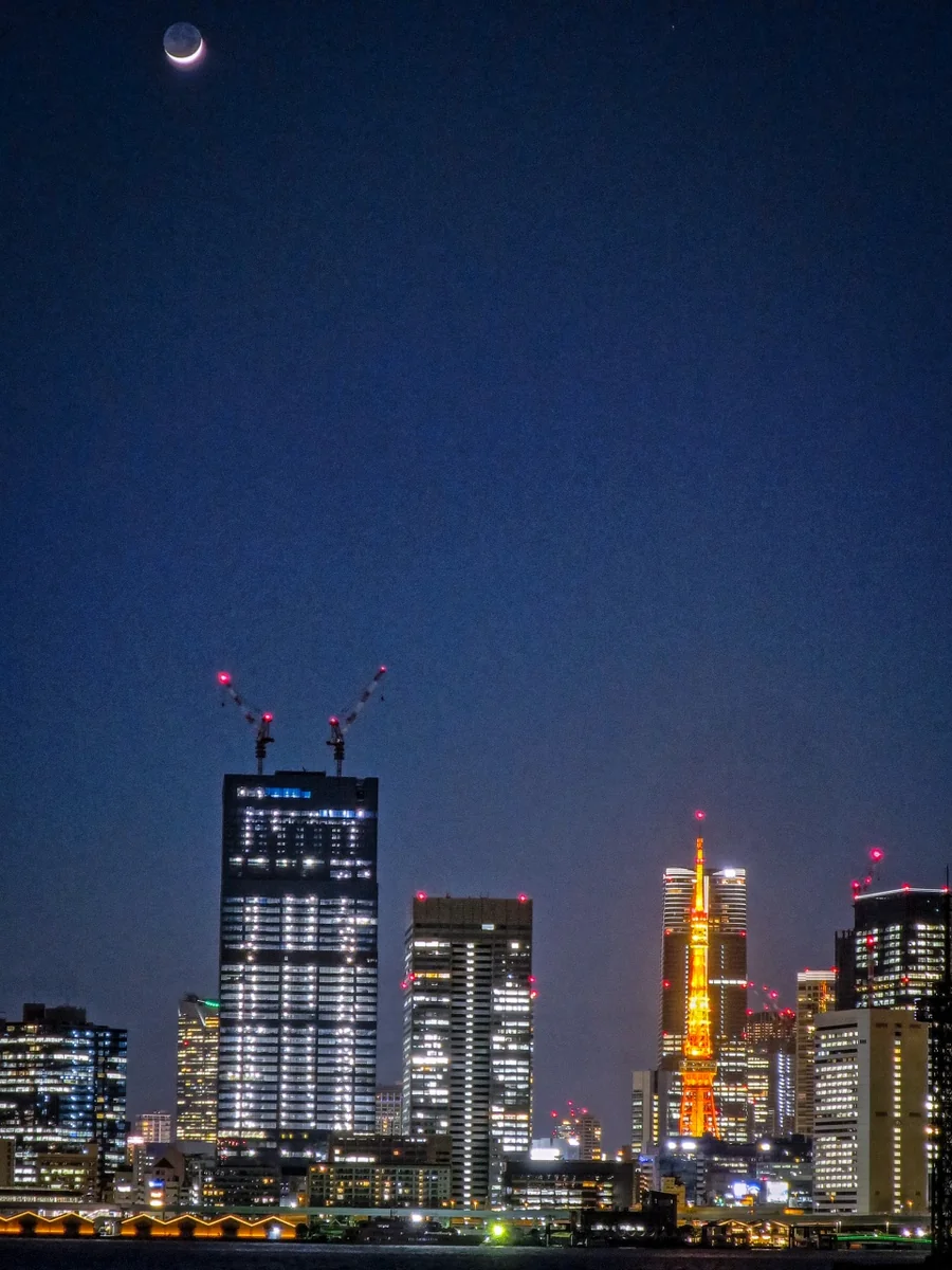 投稿写真：ブルーモーメント東京タワー&麻布台ヒルズと三日月