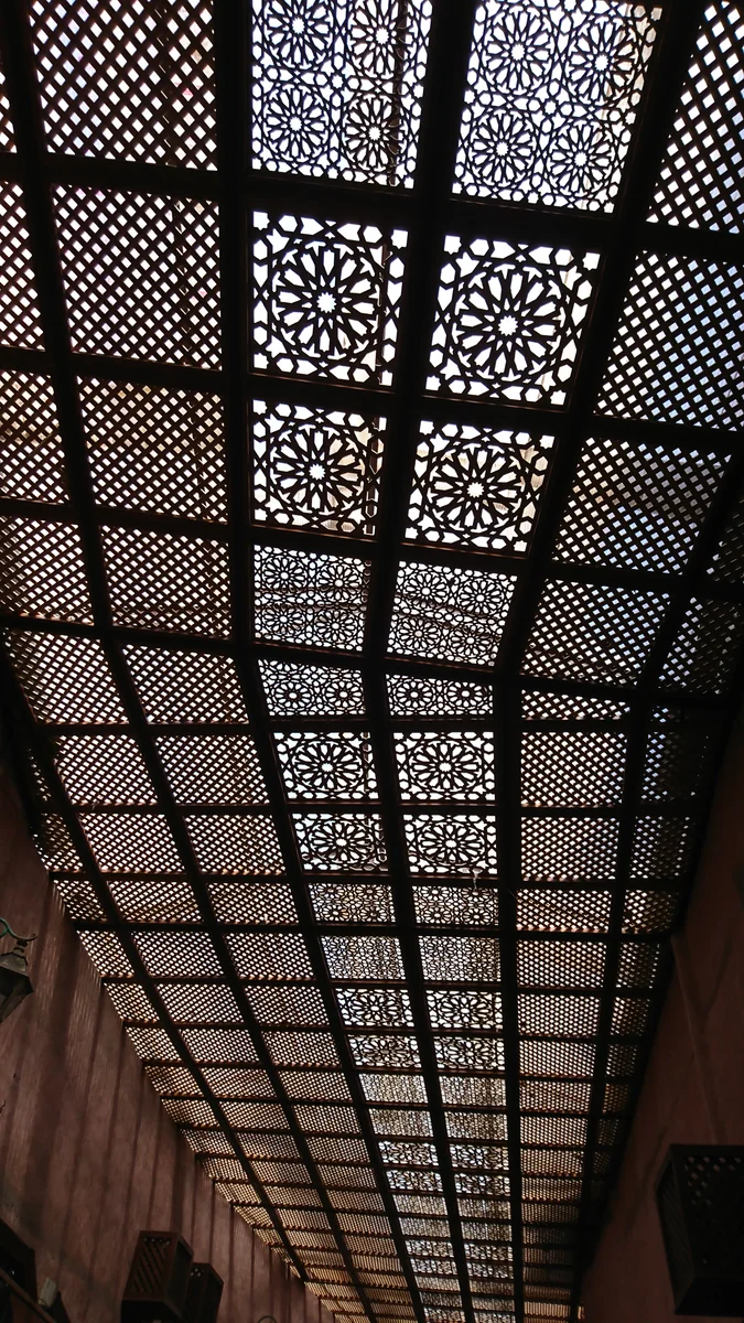 投稿写真：マラケシュ　市場の透かし天井