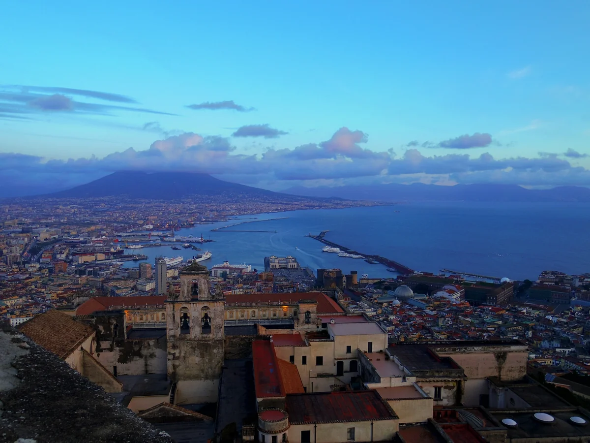 投稿写真：サンテルモ城から眺めるナポリの夕景