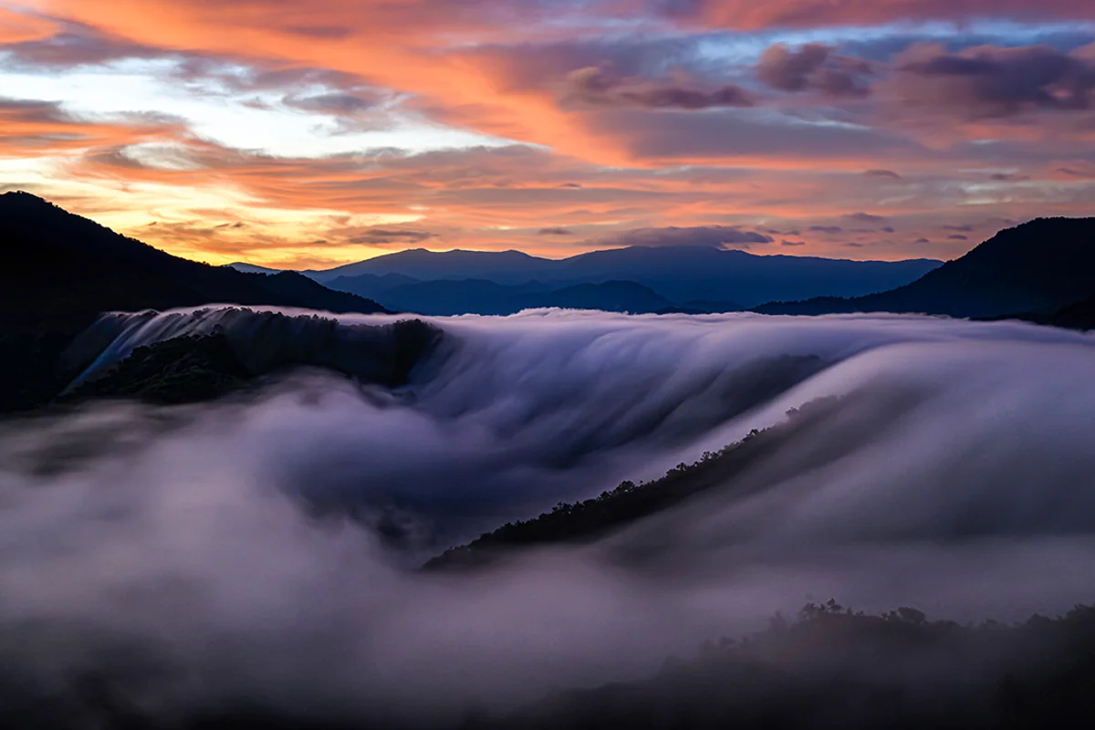 投稿写真：枝折峠の朝焼けと滝雲