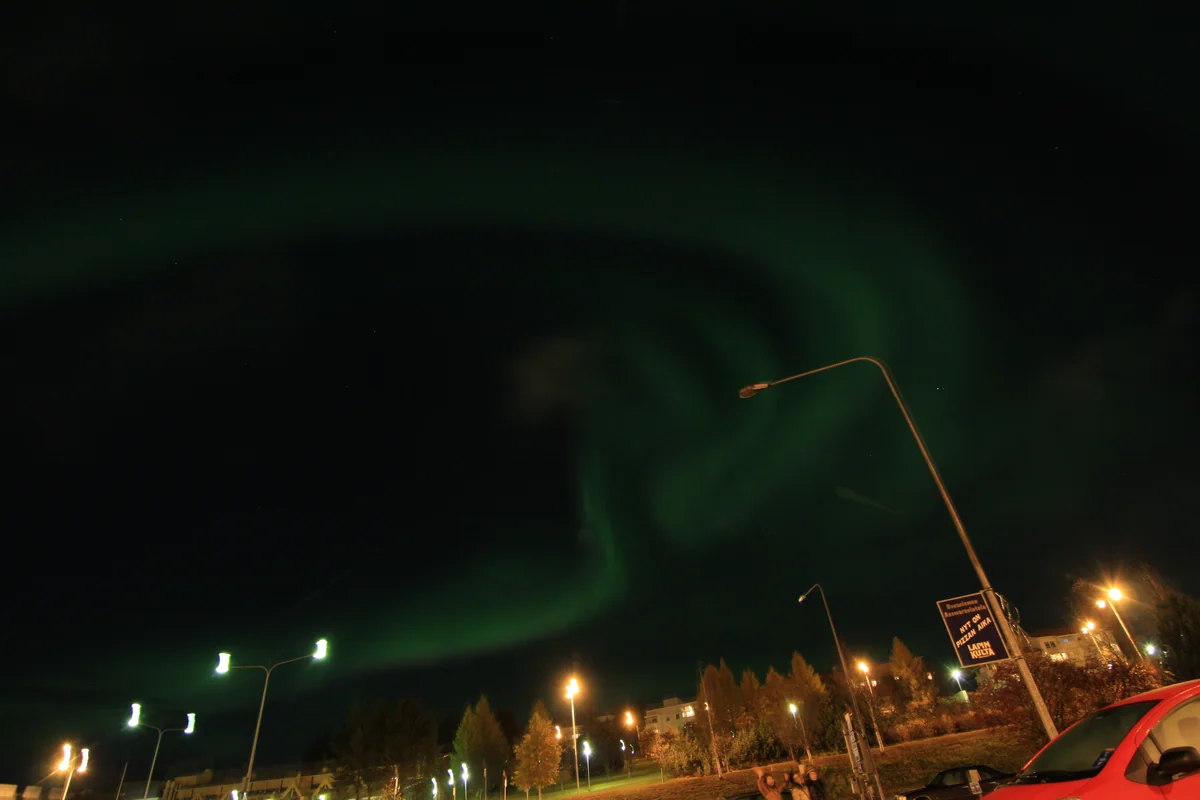 投稿写真：街中のオーロラ