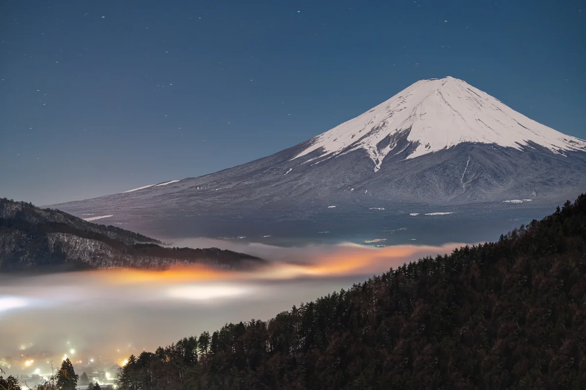 投稿写真：富士と灯火