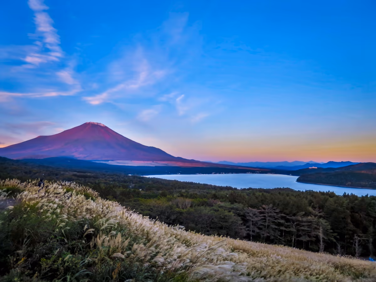 投稿写真：朝富士と南アルプスと山中湖