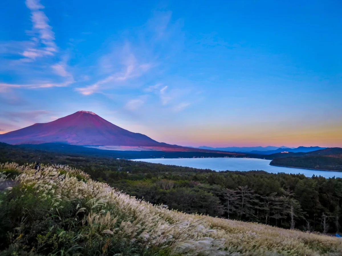 投稿写真：朝富士と南アルプスと山中湖