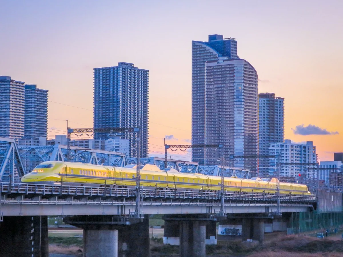 投稿写真：夕暮れ時のドクターイエロー