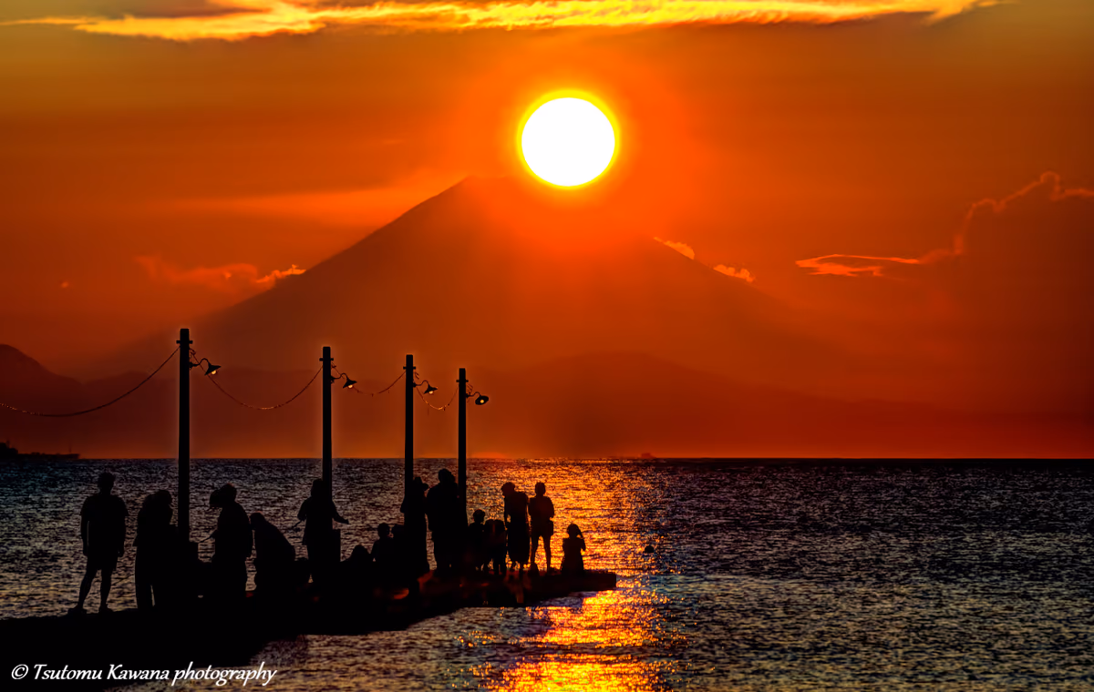 投稿写真：たそがれ桟橋夕富士慕情