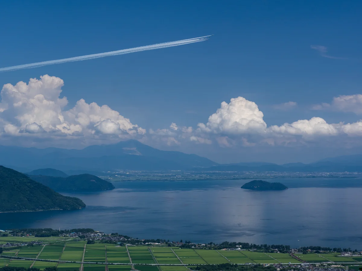投稿写真：絶景奥琵琶湖上空を飛ぶブルーインパルス