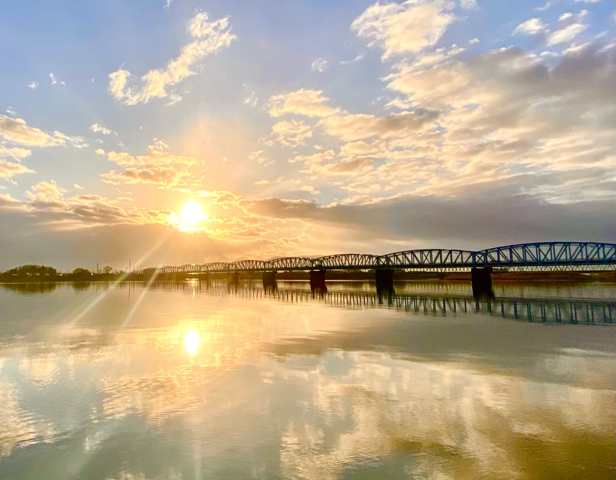 投稿写真：阿賀野川の朝日