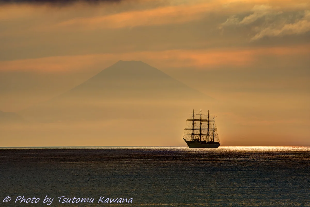 投稿写真：「黄金のステージに海王丸は佇むなり」
