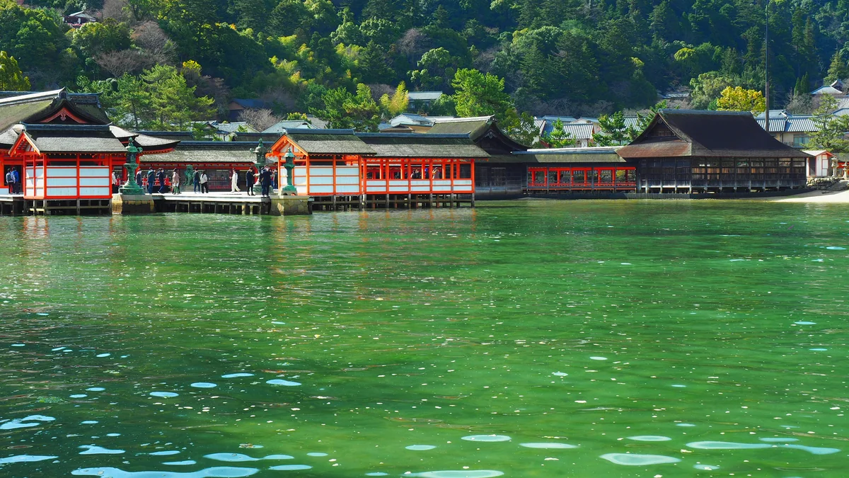 投稿写真：洋上の社殿