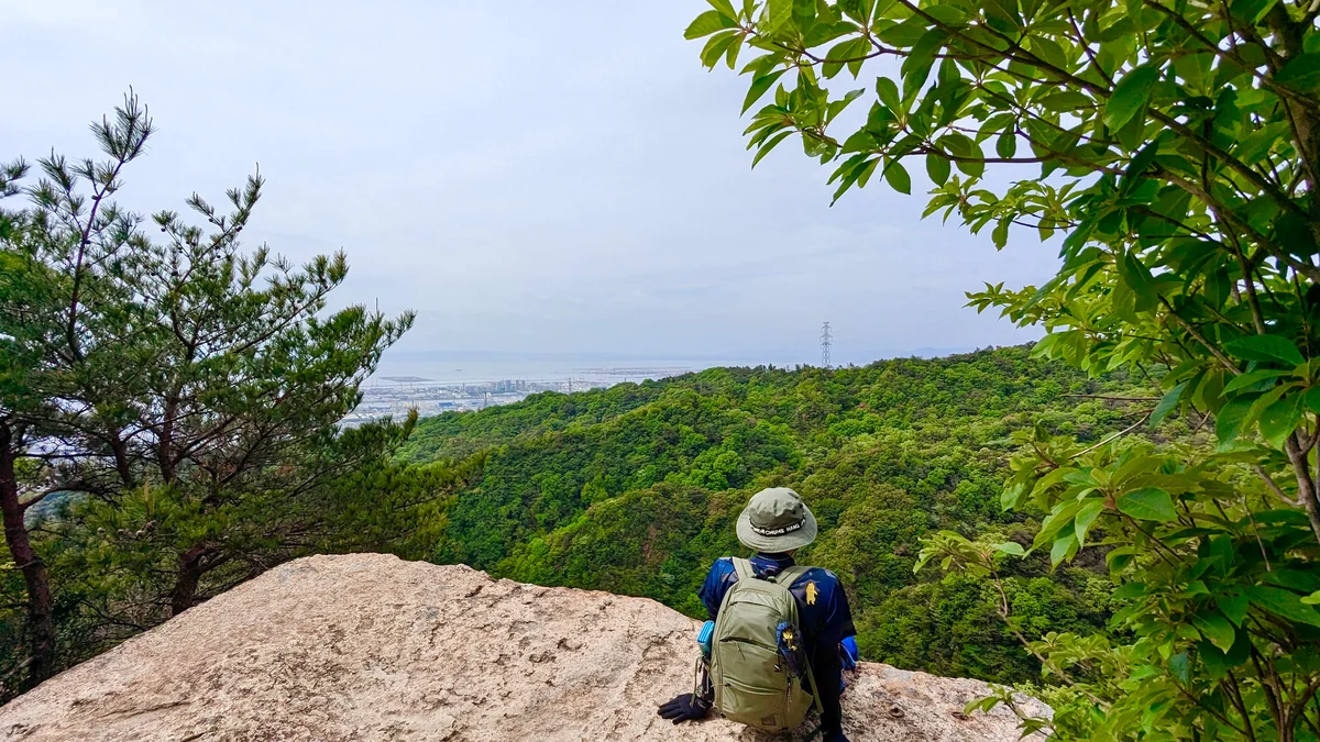 投稿写真：絶景を臨む特等席❗️荒地山テーブルロック
