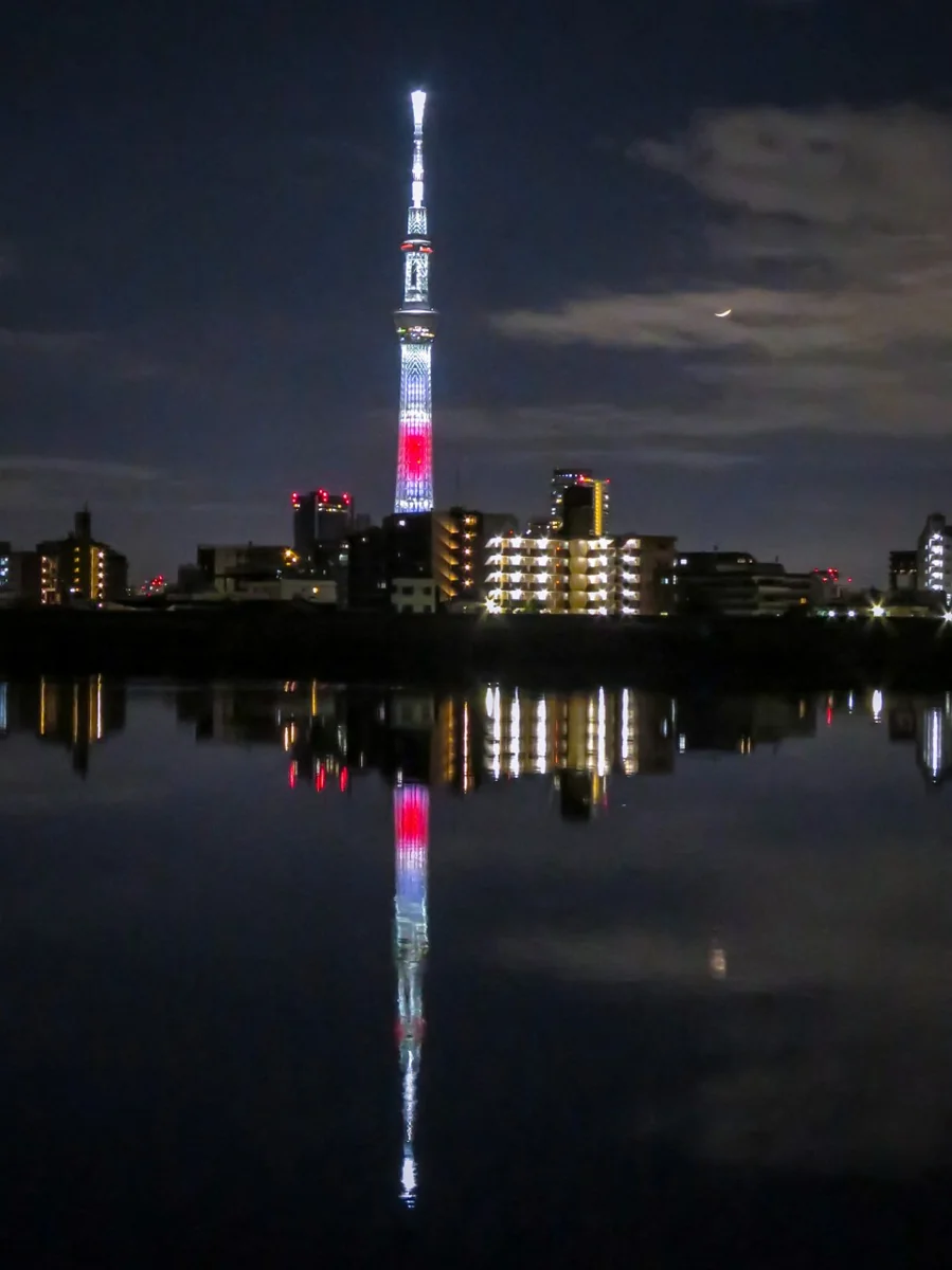 投稿写真：ダブルスカイツリーと三日月
