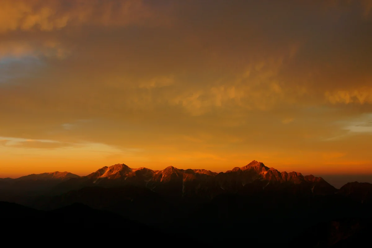 投稿写真：モルゲンロート～唐松岳より後立山を臨む～