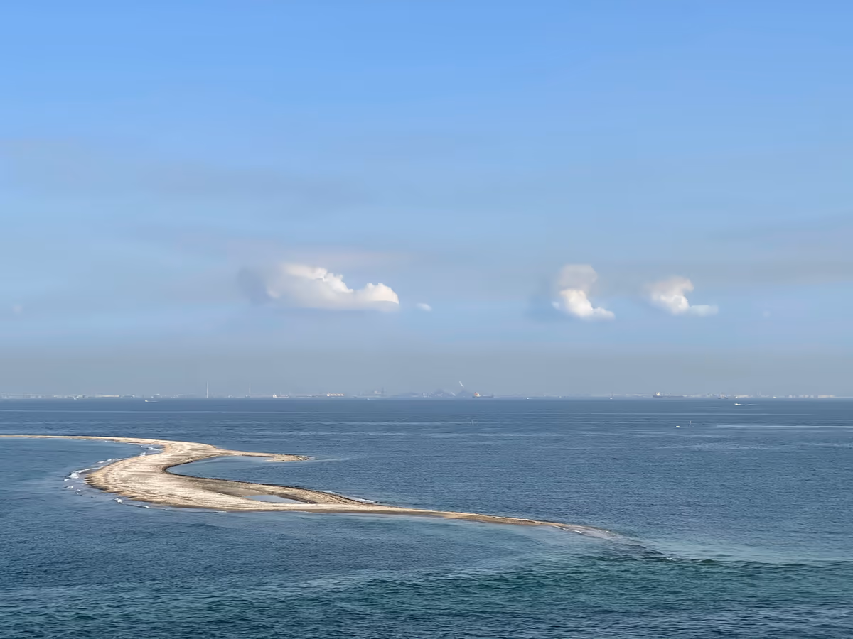 投稿写真：海に浮かぶ道