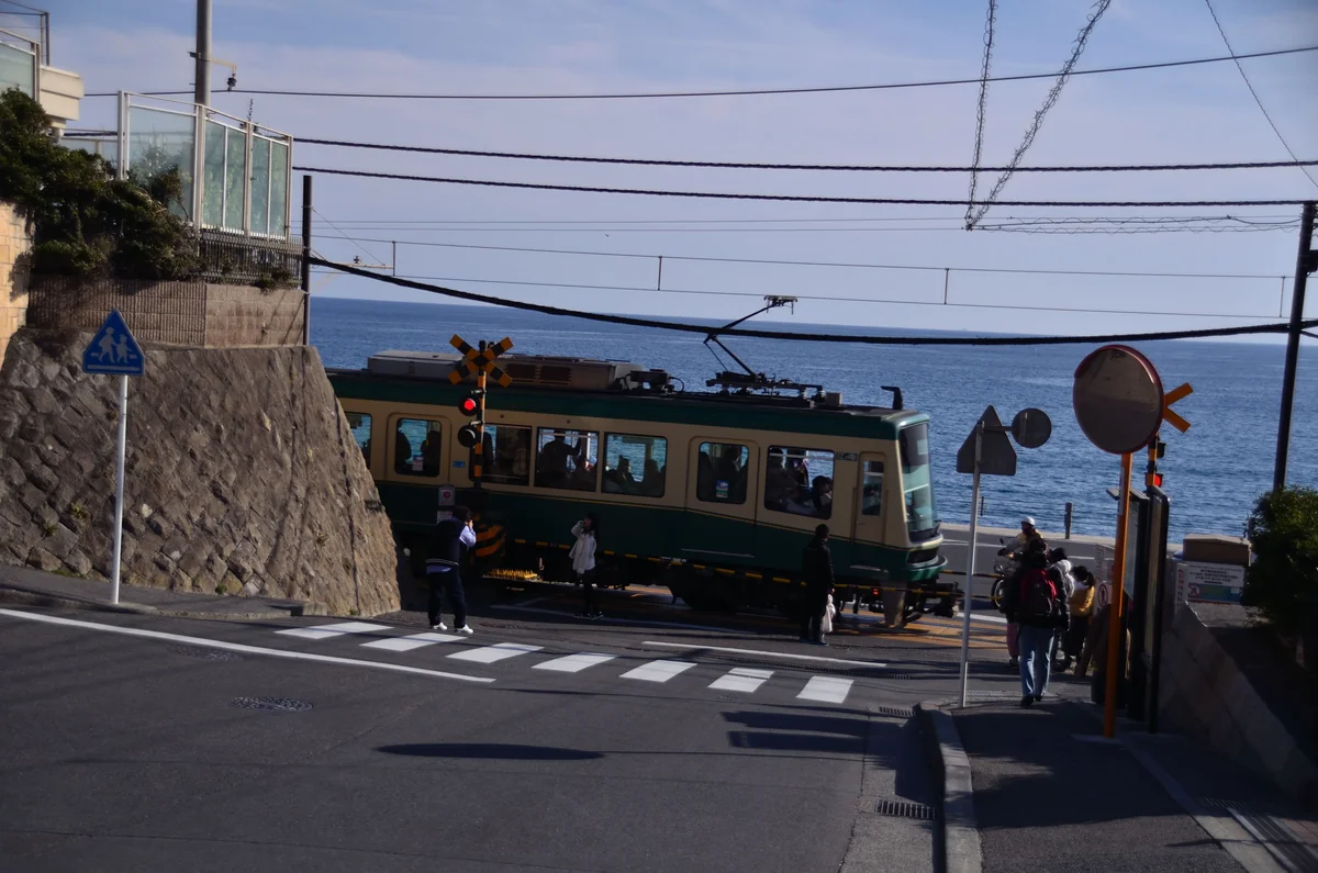 投稿写真：鎌倉高校前駅前　踏切