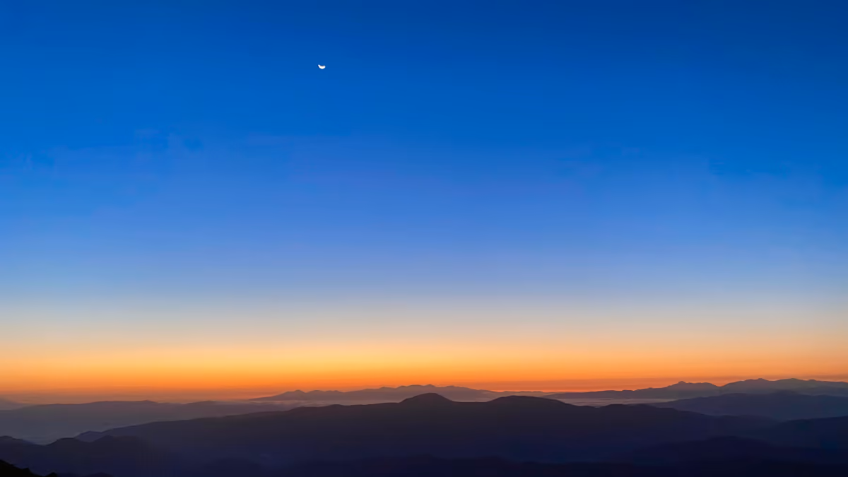 投稿写真：夜と朝の狭間に